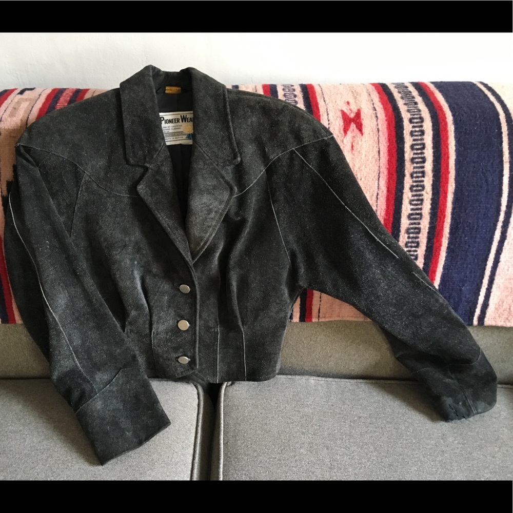 Chic dark grey suede western style crop jacket